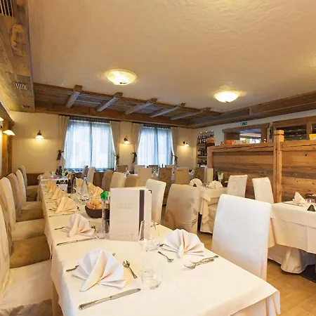 Crosal Hotel 3*